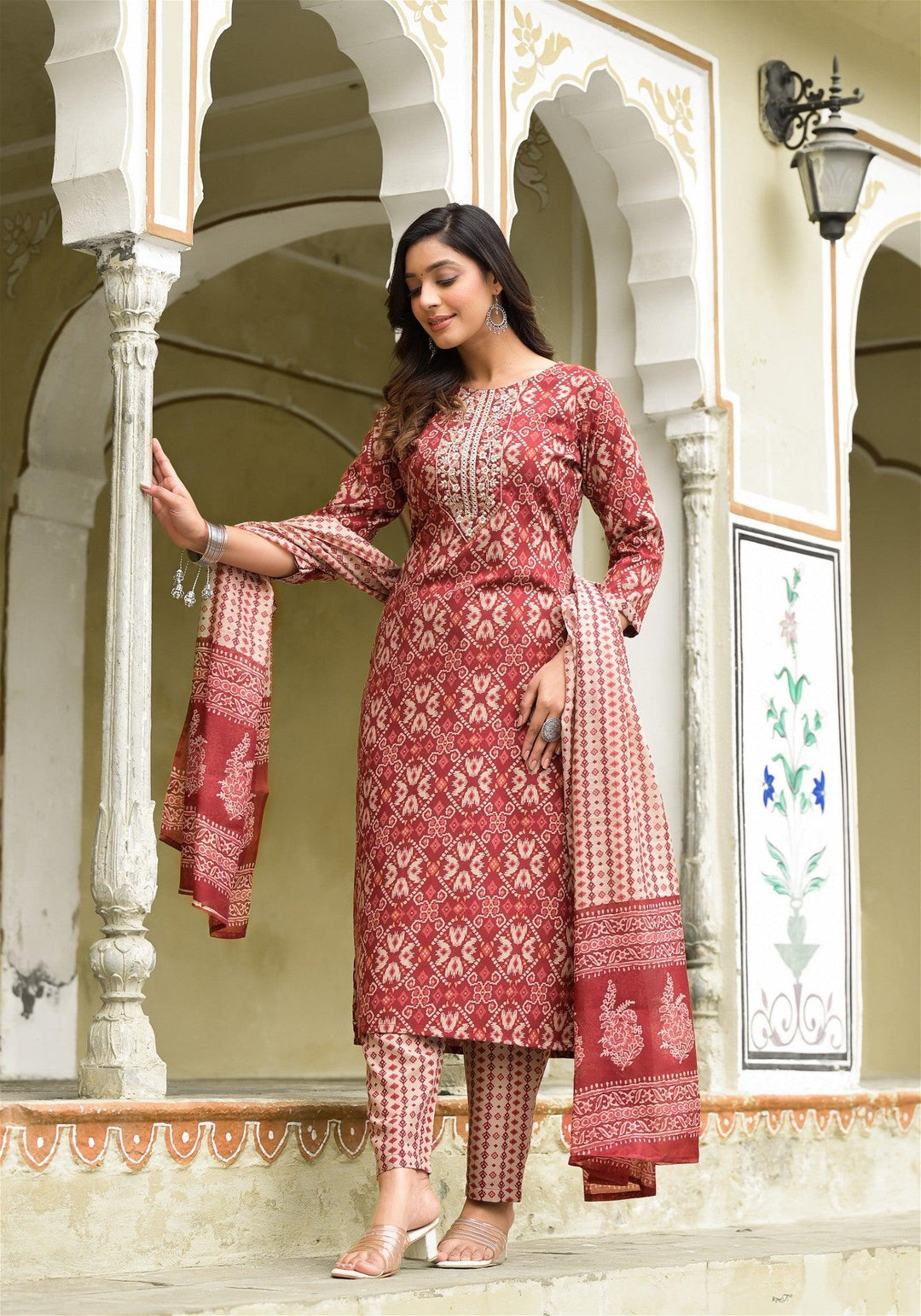 Beautiful and Simple Daily wear Kurta set With Dupatta and BottomMaterial composition : 100% ViscosLength : Knee LengthSleeve type : 3/4 SleeveStyle : StraightMaterial type : ViscosOccasion : Casual ,Office wear ,Party ,Wedding , Simple Daily wear Kurta set