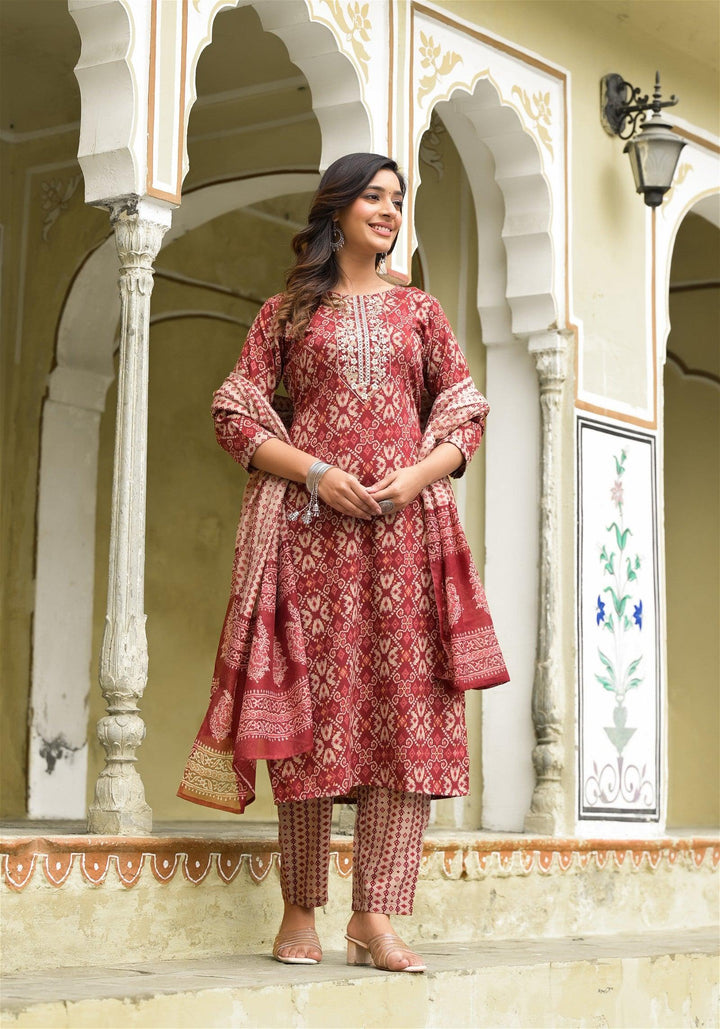 Beautiful and Simple Daily wear Kurta set With Dupatta and BottomMaterial composition : 100% ViscosLength : Knee LengthSleeve type : 3/4 SleeveStyle : StraightMaterial type : ViscosOccasion : Casual ,Office wear ,Party ,Wedding , Simple Daily wear Kurta set