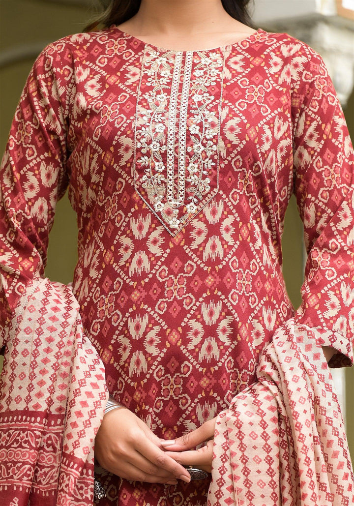Beautiful and Simple Daily wear Kurta set With Dupatta and BottomMaterial composition : 100% ViscosLength : Knee LengthSleeve type : 3/4 SleeveStyle : StraightMaterial type : ViscosOccasion : Casual ,Office wear ,Party ,Wedding , Simple Daily wear Kurta set