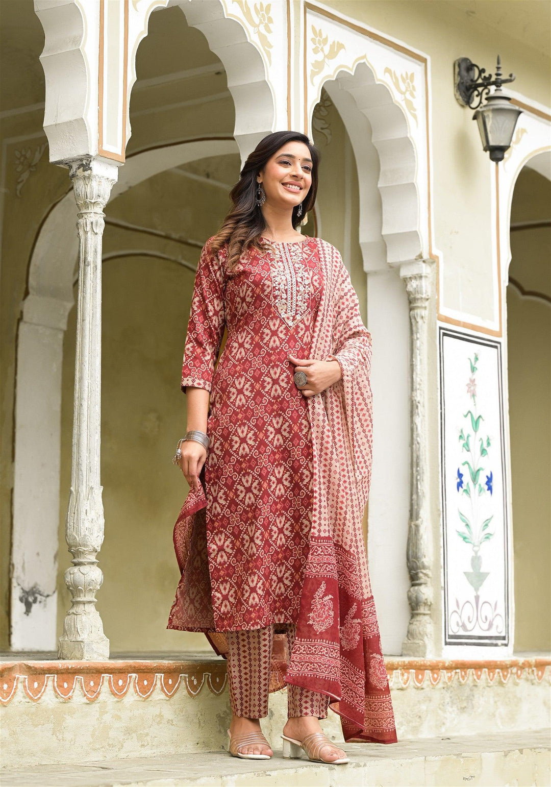 Beautiful and Simple Daily wear Kurta set With Dupatta and BottomMaterial composition : 100% ViscosLength : Knee LengthSleeve type : 3/4 SleeveStyle : StraightMaterial type : ViscosOccasion : Casual ,Office wear ,Party ,Wedding , Simple Daily wear Kurta set