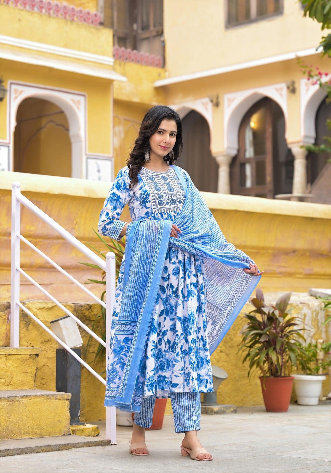Blue and White Simple Daily Wear Kurta Set for WomenMaterial composition : 100% CottonLength : Knee LengthSleeve type : 3/4 SleeveStyle : Nayra CutMaterial type : CottonOccasion : Casual ,Office wear ,Party ,Wedding ,White Simple Daily Wear Kurta Set