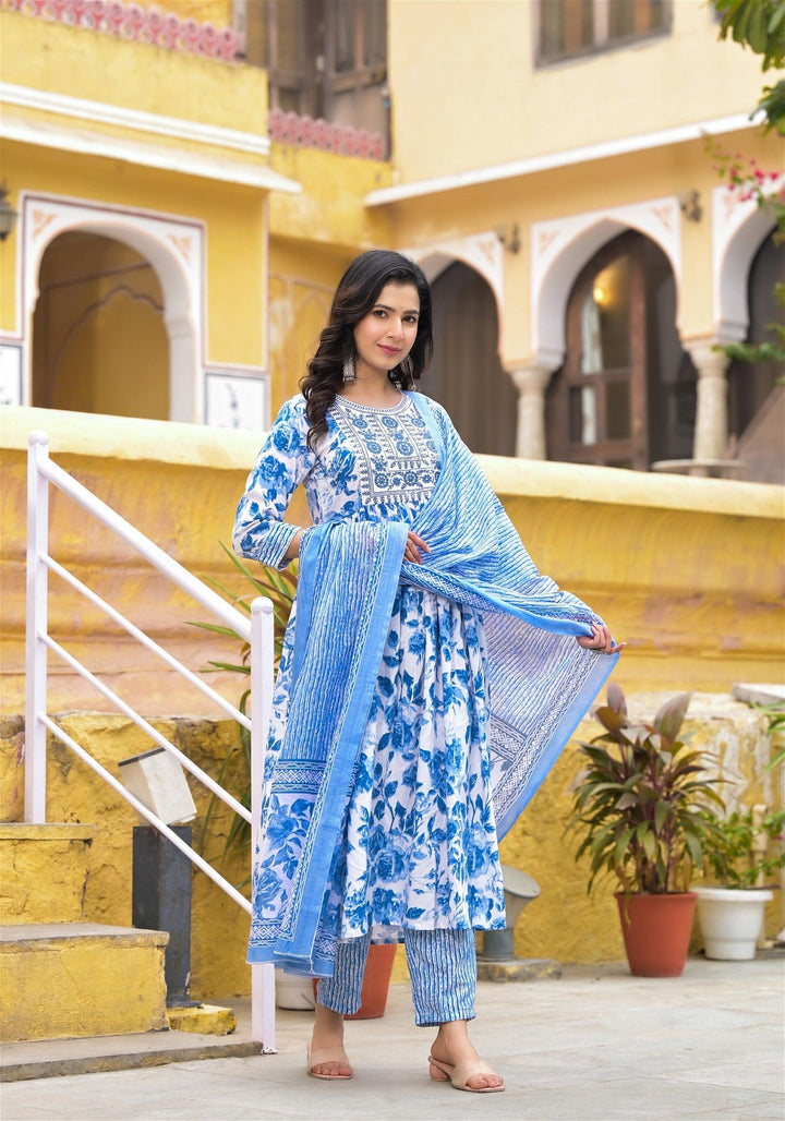 Blue and White Simple Daily Wear Kurta Set for WomenMaterial composition : 100% CottonLength : Knee LengthSleeve type : 3/4 SleeveStyle : Nayra CutMaterial type : CottonOccasion : Casual ,Office wear ,Party ,Wedding ,White Simple Daily Wear Kurta Set