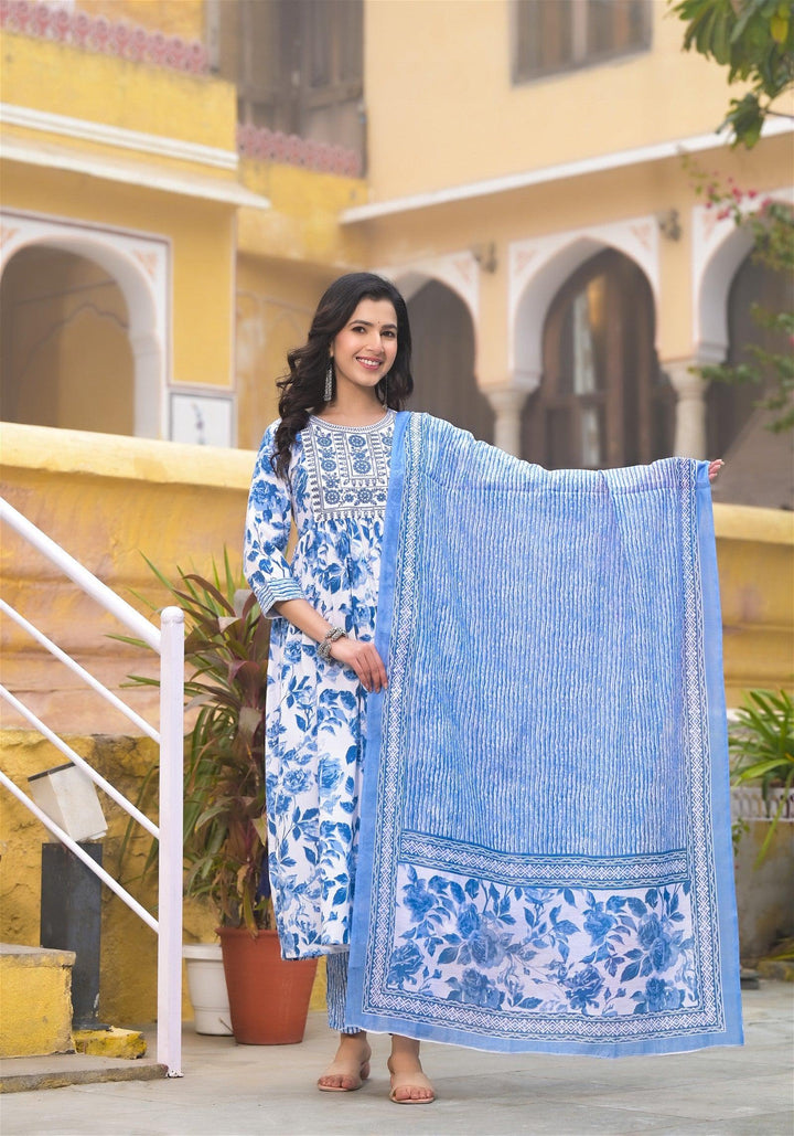 Blue and White Simple Daily Wear Kurta Set for WomenMaterial composition : 100% CottonLength : Knee LengthSleeve type : 3/4 SleeveStyle : Nayra CutMaterial type : CottonOccasion : Casual ,Office wear ,Party ,Wedding ,White Simple Daily Wear Kurta Set
