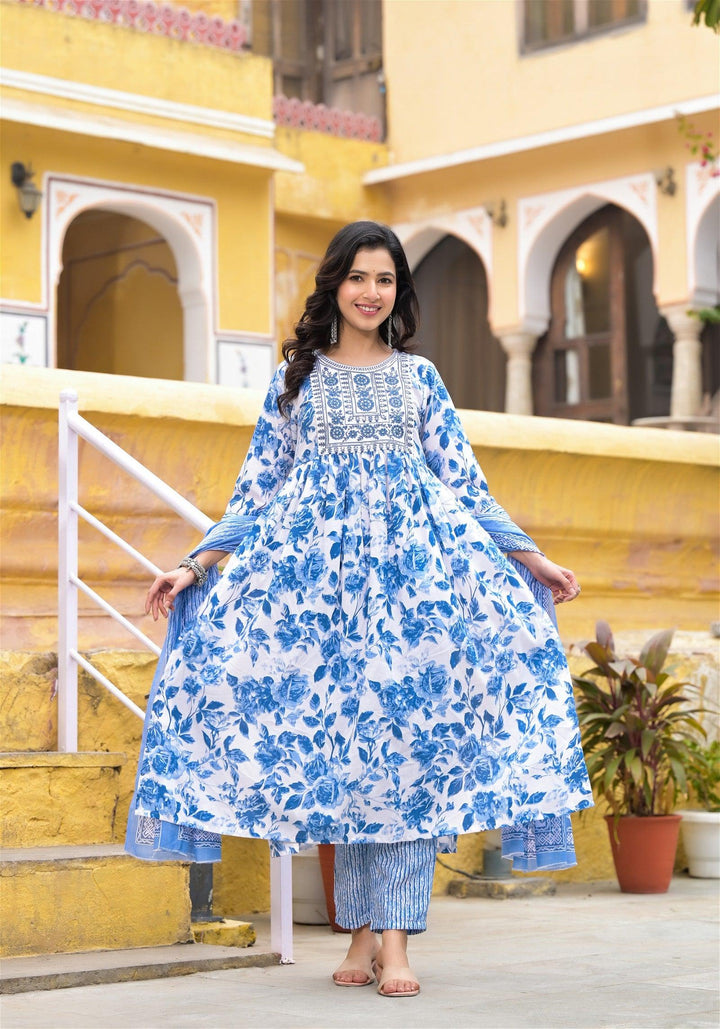 Blue and White Simple Daily Wear Kurta Set for WomenMaterial composition : 100% CottonLength : Knee LengthSleeve type : 3/4 SleeveStyle : Nayra CutMaterial type : CottonOccasion : Casual ,Office wear ,Party ,Wedding ,White Simple Daily Wear Kurta Set