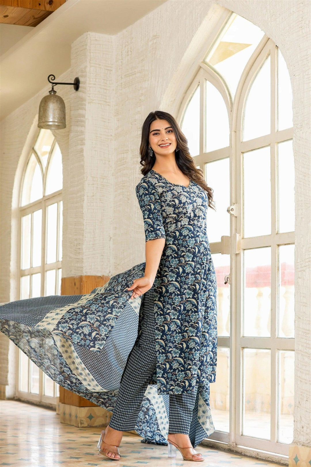 Floral Printed Straight Kurta and pant set with DupattaMaterial composition : 100% ViscoseLength : Knee LengthSleeve type : 3/4 SleeveStyle : StraightMaterial type : ViscoseOccasion : Casual ,Office wear ,Party ,Wedding Floral Printed Straight Kurta