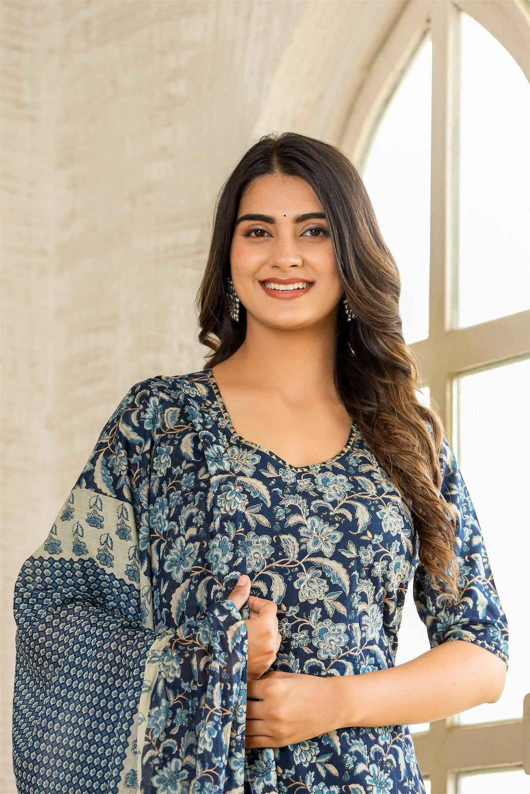 Floral Printed Straight Kurta and pant set with DupattaMaterial composition : 100% ViscoseLength : Knee LengthSleeve type : 3/4 SleeveStyle : StraightMaterial type : ViscoseOccasion : Casual ,Office wear ,Party ,Wedding Floral Printed Straight Kurta