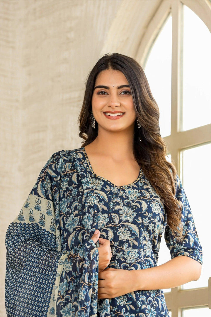 Floral Printed Straight Kurta and pant set with DupattaMaterial composition : 100% ViscoseLength : Knee LengthSleeve type : 3/4 SleeveStyle : StraightMaterial type : ViscoseOccasion : Casual ,Office wear ,Party ,Wedding Floral Printed Straight Kurta