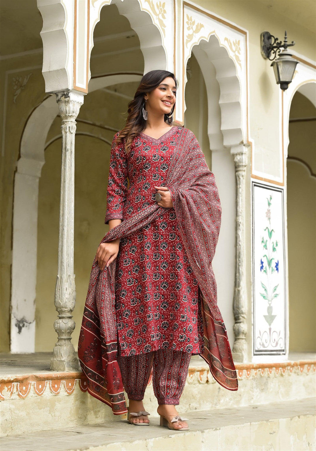 Maroon Color Straight Kurta Pant and printed Dupatta Set For WomenMaterial composition : 100% ViscosLength : Knee LengthSleeve type : 3/4 SleeveStyle : StraightMaterial type : ViscosOccasion : Casual ,Office wear ,Party ,Wedding , Maroon Color Straight Kurta Pant