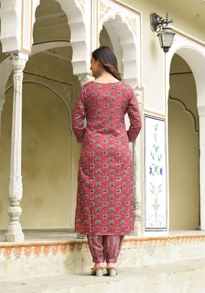 Maroon Color Straight Kurta Pant and printed Dupatta Set For WomenMaterial composition : 100% ViscosLength : Knee LengthSleeve type : 3/4 SleeveStyle : StraightMaterial type : ViscosOccasion : Casual ,Office wear ,Party ,Wedding , Maroon Color Straight Kurta Pant