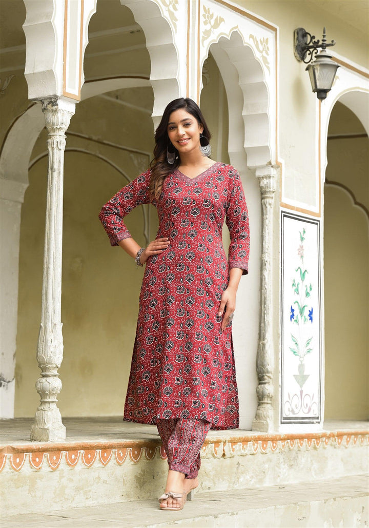 Maroon Color Straight Kurta Pant and printed Dupatta Set For WomenMaterial composition : 100% ViscosLength : Knee LengthSleeve type : 3/4 SleeveStyle : StraightMaterial type : ViscosOccasion : Casual ,Office wear ,Party ,Wedding , Maroon Color Straight Kurta Pant