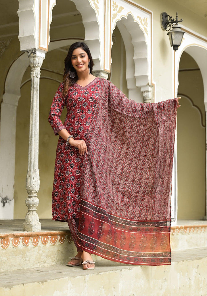 Maroon Color Straight Kurta Pant and printed Dupatta Set For WomenMaterial composition : 100% ViscosLength : Knee LengthSleeve type : 3/4 SleeveStyle : StraightMaterial type : ViscosOccasion : Casual ,Office wear ,Party ,Wedding , Maroon Color Straight Kurta Pant