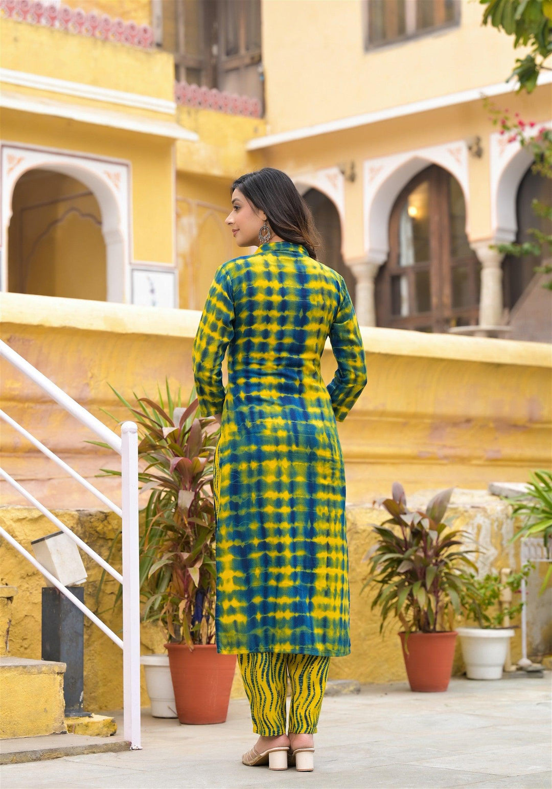 Simple and Beautiful Tie Die Printed Kurta Set with Bottom and DupattaMaterial composition : 100% CottonLength : Knee LengthSleeve type : 3/4 SleeveStyle : StraightMaterial type : CottonOccasion : Casual ,Office wear ,Party ,Wedding , Beautiful Tie Die Printed Kurta Set