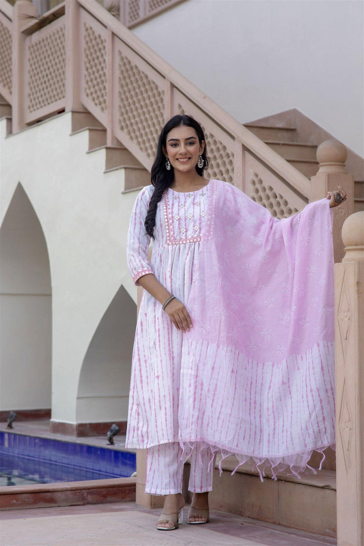 Women Embroidery Kurta and Pant Set with Dupatta in PinkMaterial composition : 100% ViscosLength : Knee LengthSleeve type :3/4 SleeveStyle : AnarkaliMaterial type : ViscosOccasion : Casual ,Office wear ,Party ,Wedding , RWomen Embroidery Kurta