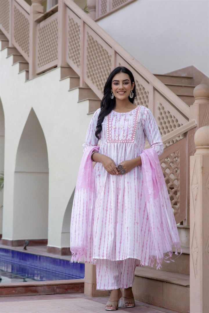 Women Embroidery Kurta and Pant Set with Dupatta in PinkMaterial composition : 100% ViscosLength : Knee LengthSleeve type :3/4 SleeveStyle : AnarkaliMaterial type : ViscosOccasion : Casual ,Office wear ,Party ,Wedding , RWomen Embroidery Kurta