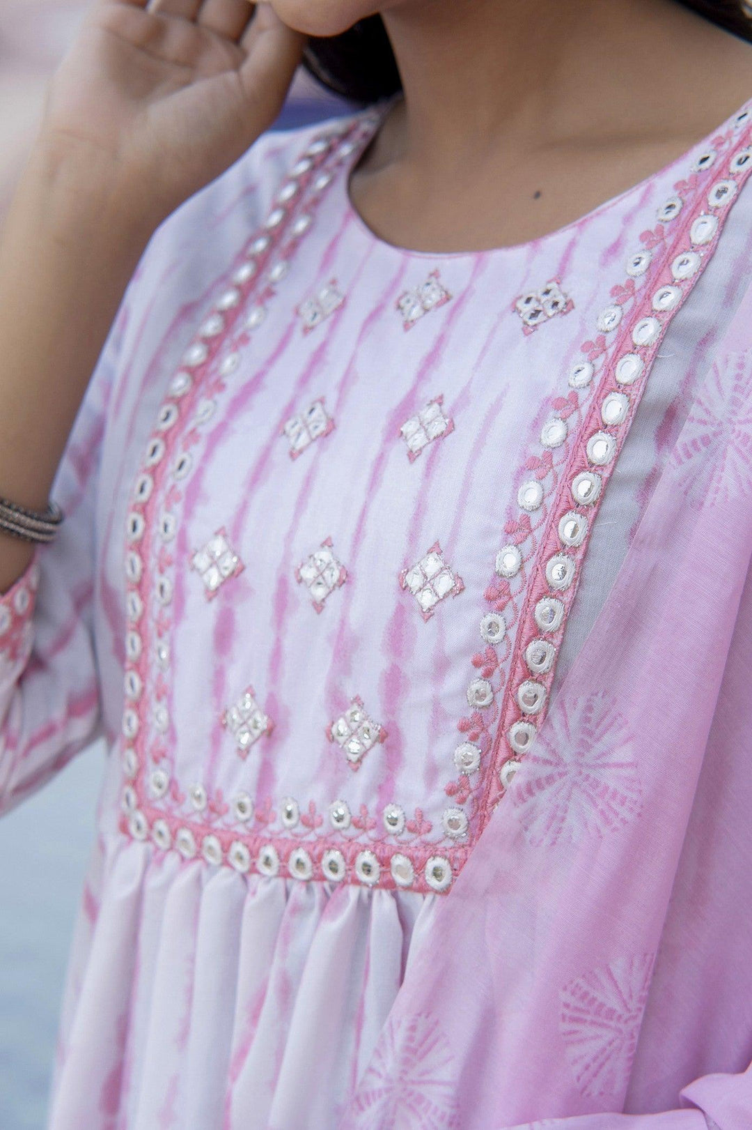 Women Embroidery Kurta and Pant Set with Dupatta in PinkMaterial composition : 100% ViscosLength : Knee LengthSleeve type :3/4 SleeveStyle : AnarkaliMaterial type : ViscosOccasion : Casual ,Office wear ,Party ,Wedding , RWomen Embroidery Kurta