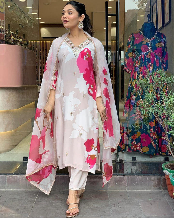Women's Natural Crep  Kurti Pant With Dupatta CollectionTop Fabric : Natural Crap 
Bottom Fabric : Viscose rayon 
Dupatta : Premium Organza (Taby) 
Work : Embroidery
Lenght :45 inch 
 Natural Crep Kurti Pant