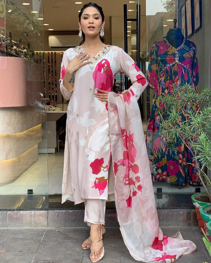 Women's Natural Crep  Kurti Pant With Dupatta CollectionTop Fabric : Natural Crap 
Bottom Fabric : Viscose rayon 
Dupatta : Premium Organza (Taby) 
Work : Embroidery
Lenght :45 inch 
 Natural Crep Kurti Pant