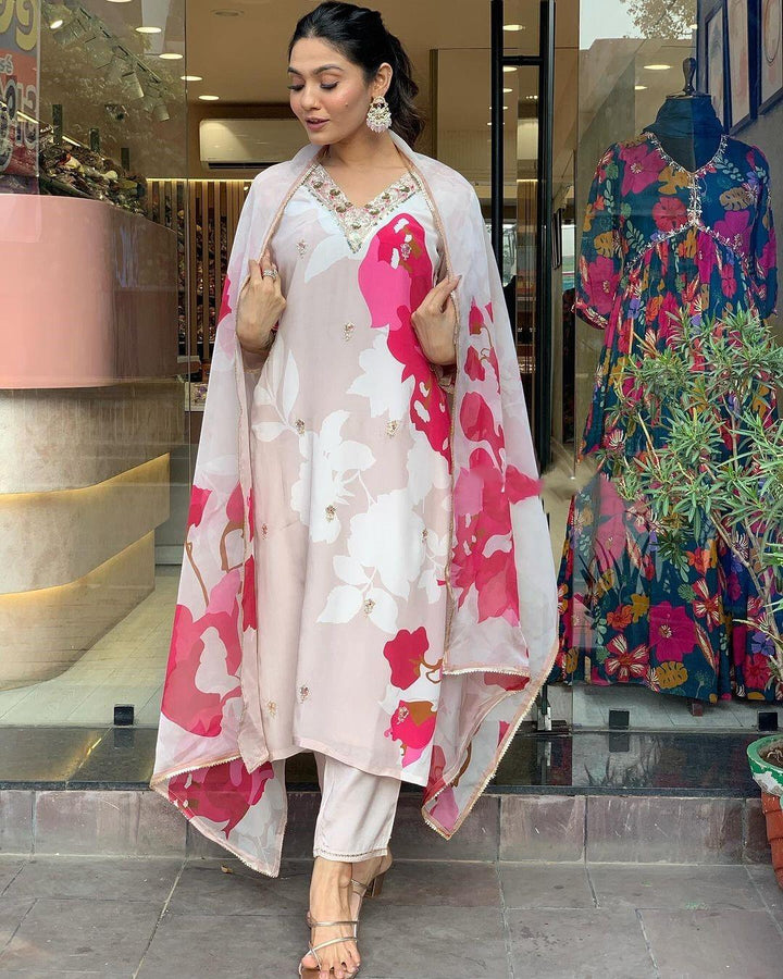 Women's Natural Crep  Kurti Pant With Dupatta CollectionTop Fabric : Natural Crap 
Bottom Fabric : Viscose rayon 
Dupatta : Premium Organza (Taby) 
Work : Embroidery
Lenght :45 inch 
 Natural Crep Kurti Pant