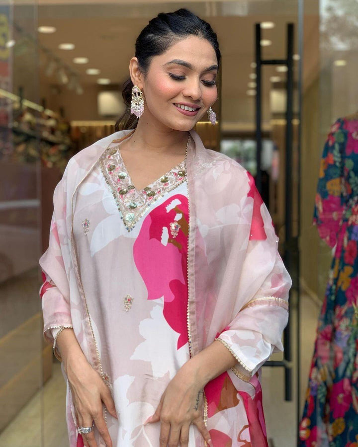 Women's Natural Crep  Kurti Pant With Dupatta CollectionTop Fabric : Natural Crap 
Bottom Fabric : Viscose rayon 
Dupatta : Premium Organza (Taby) 
Work : Embroidery
Lenght :45 inch 
 Natural Crep Kurti Pant