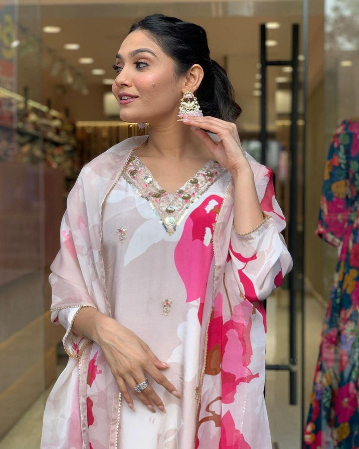 Women's Natural Crep  Kurti Pant With Dupatta CollectionTop Fabric : Natural Crap 
Bottom Fabric : Viscose rayon 
Dupatta : Premium Organza (Taby) 
Work : Embroidery
Lenght :45 inch 
 Natural Crep Kurti Pant