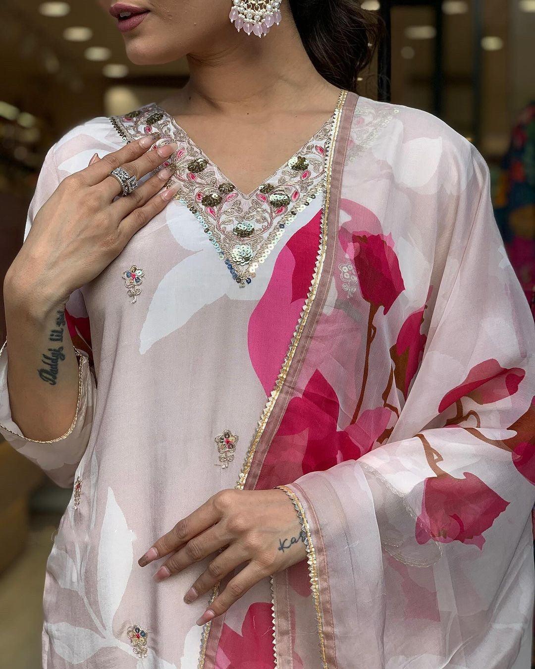 Women's Natural Crep  Kurti Pant With Dupatta CollectionTop Fabric : Natural Crap 
Bottom Fabric : Viscose rayon 
Dupatta : Premium Organza (Taby) 
Work : Embroidery
Lenght :45 inch 
 Natural Crep Kurti Pant